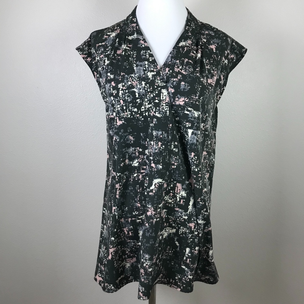 3/$20 Liz Lange Printed Maternity Tunic - Picture 1 of 4